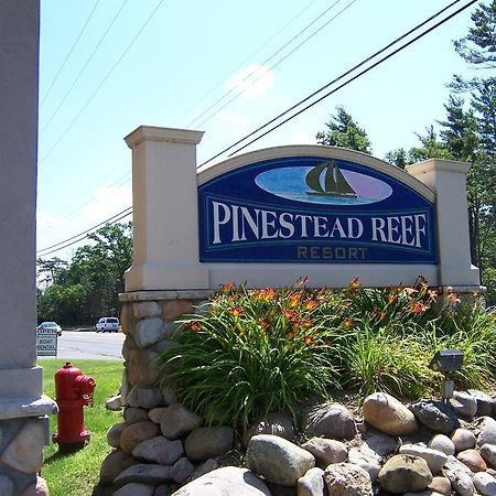 Pinestead Reef Resort Траверс-Сіті Екстер'єр фото