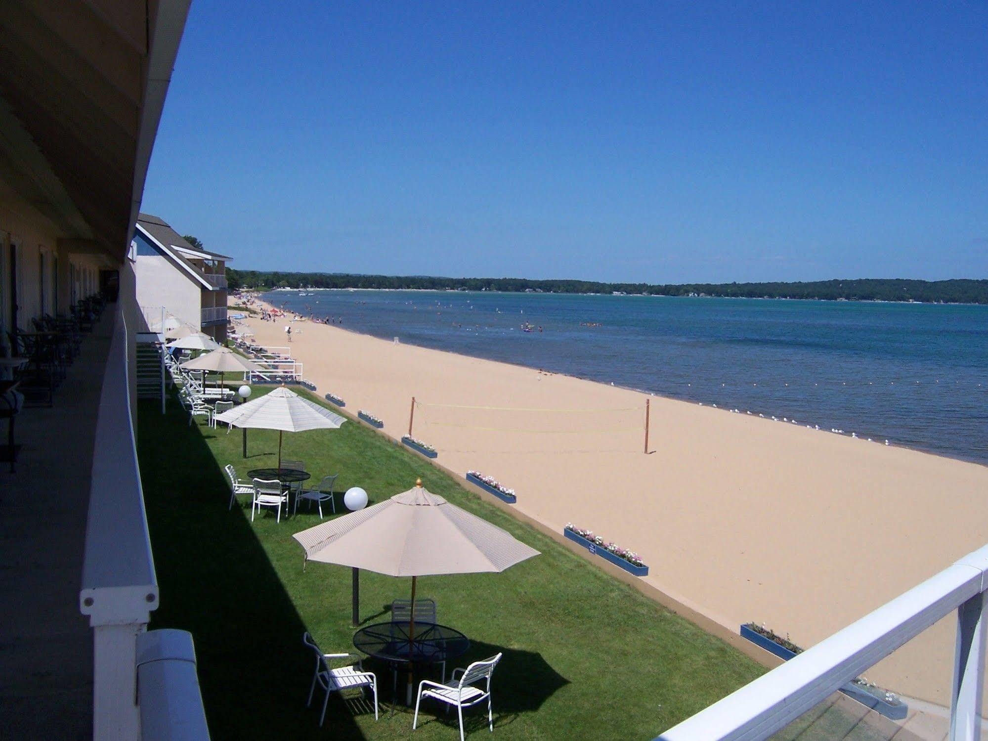 Pinestead Reef Resort Траверс-Сіті Екстер'єр фото